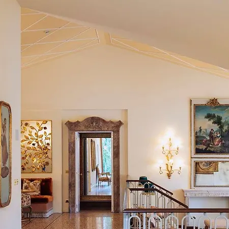 Отель Passalacqua 5*