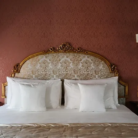 Passalacqua Hotel